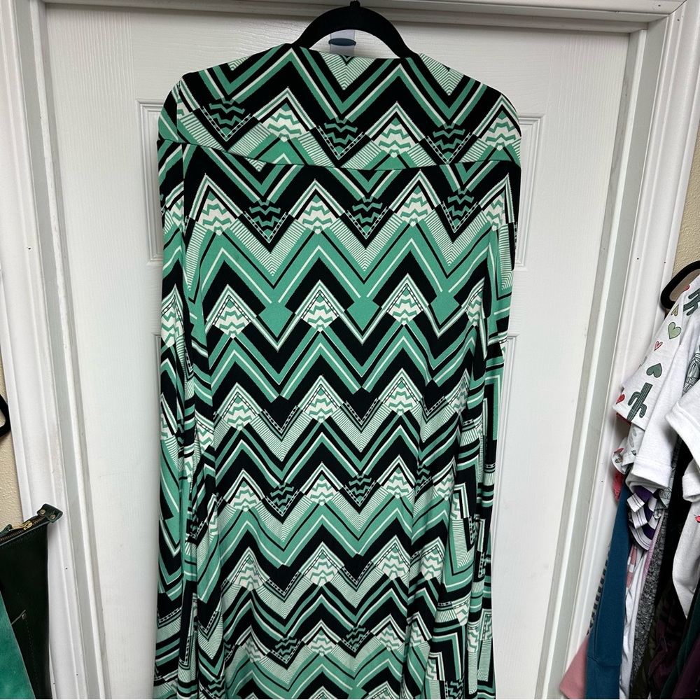 Lularoe maxi skirt. XL. Green chevron print